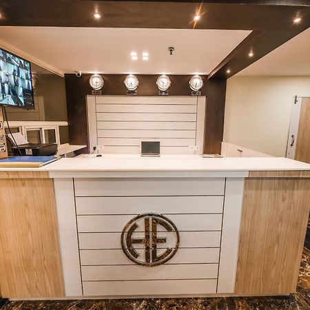Hotel Holiday Express Калькутта Экстерьер фото